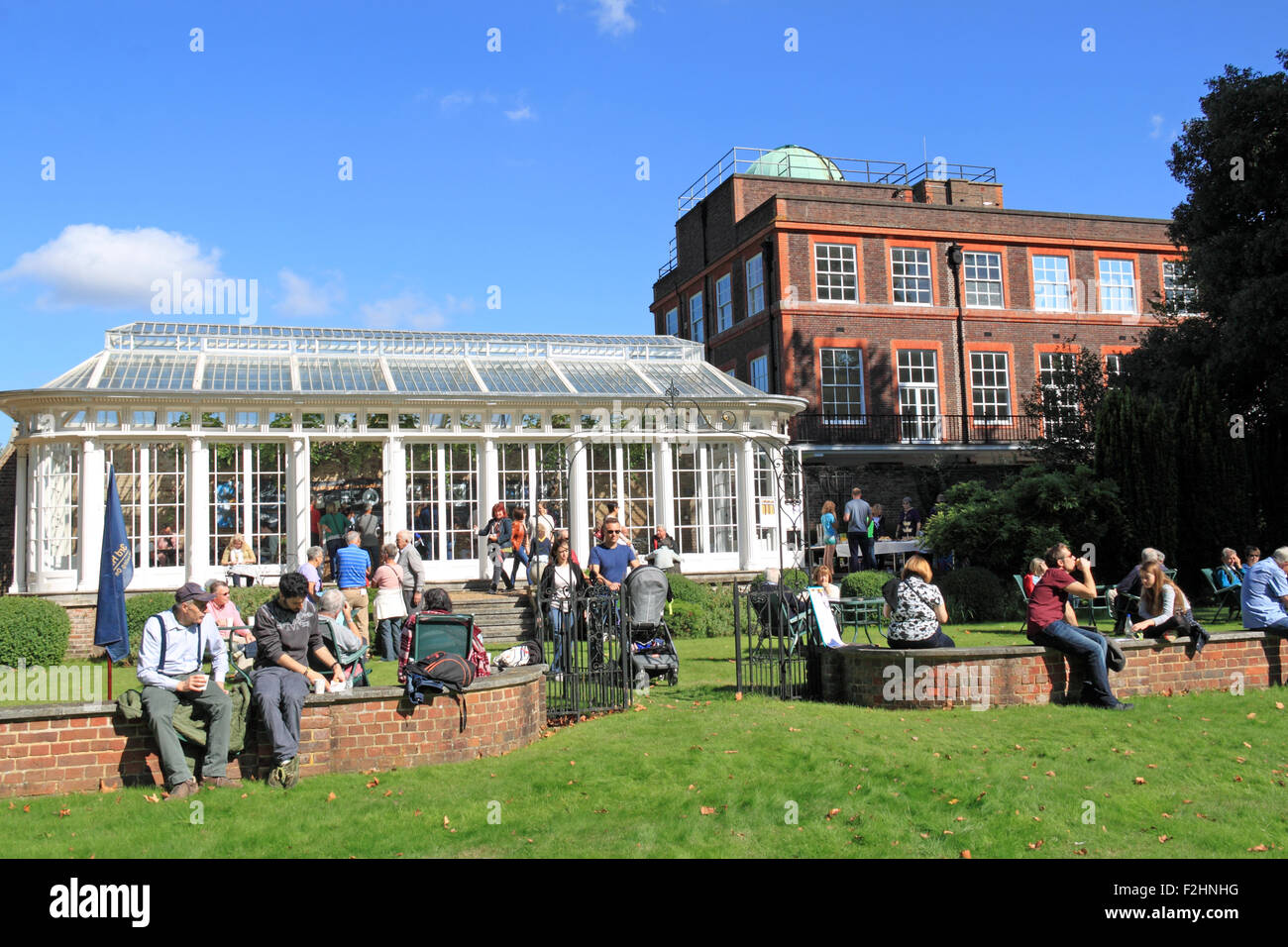 L'Orangerie, maison touffue, Teddington, England, UK. Open House London, samedi 19 septembre 2015. Chaque année un événement d'un jour, lorsque des bâtiments est normalement pas ouvert au public permet l'accès. Buissonnante House est une ancienne résidence royale de la reine Adélaïde qui est actuellement le siège de la UK's National Physical Laboratory. Crédit : Ian Bouteille / Alamy Live News Banque D'Images