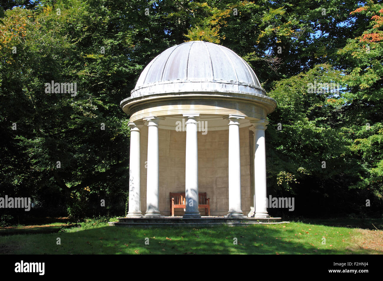 Le 'Temple', maison touffue, Teddington, England, UK. Open House London, samedi 19 septembre 2015. Chaque année un événement d'un jour, lorsque des bâtiments est normalement pas ouvert au public permet l'accès. Buissonnante House est une ancienne résidence royale de la reine Adélaïde qui est actuellement le siège de la UK's National Physical Laboratory. Crédit : Ian Bouteille / Alamy Live News Banque D'Images