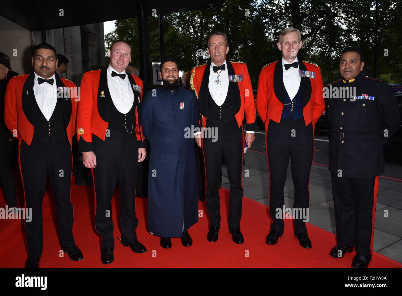 Londres, Royaume-Uni. 18 Septembre, 2015. Iman Asim Hafiz et un groupe de bras personal assiste à la 15e l'Asian Achievers Awards 2015 avec Grosvenor House Hotel, Londres. Credit : Voir Li/Alamy Live News Banque D'Images