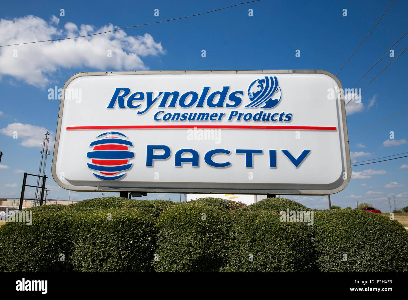 Un logo affiche à l'extérieur d'une usine exploitée par Reynolds et produits de consommation à Pactiv Temple, Texas le 8 septembre 2015. Banque D'Images