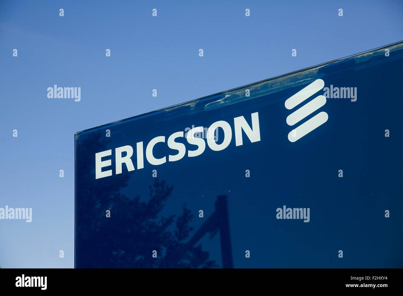 Un logo affiche à l'extérieur d'un établissement occupé par Ericsson à Plano, Texas le 12 septembre 2015. Banque D'Images