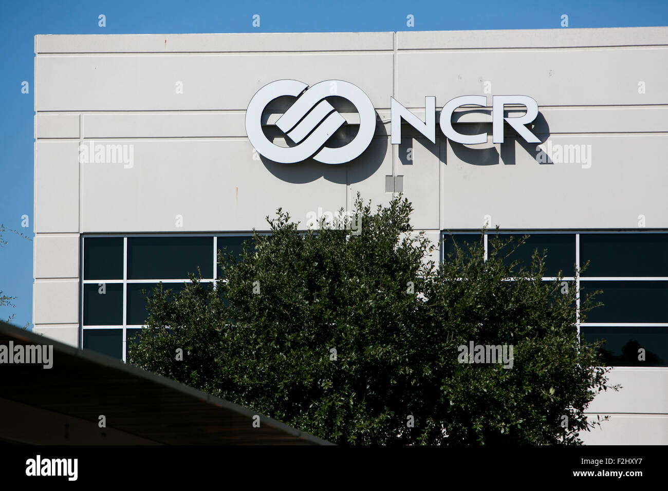 Un logo affiche à l'extérieur d'un établissement occupé par la NCR Corporation dans la région de Plano, Texas le 12 septembre 2015. Banque D'Images