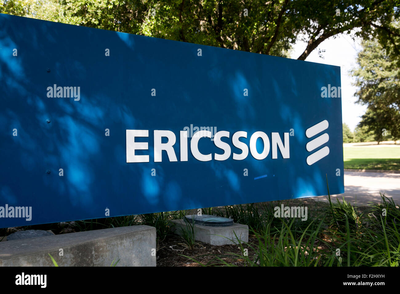 Un logo affiche à l'extérieur d'un établissement occupé par Ericsson à Plano, Texas le 12 septembre 2015. Banque D'Images