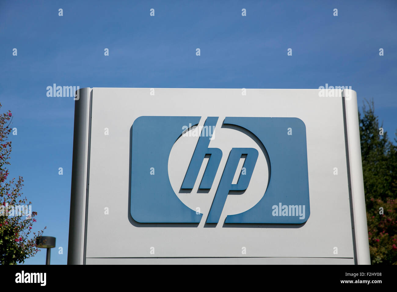 Un logo affiche à l'extérieur d'un bâtiment occupé par la société Hewlett-Packard, également connu sous le nom de HP, à Plano, Texas, le 12 septembre, 20 Banque D'Images