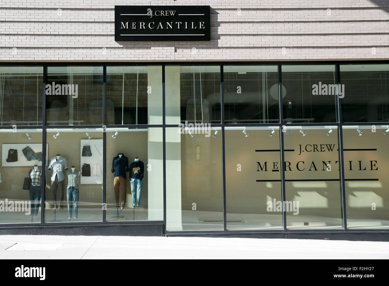 Un logo affiche à l'extérieur d'un J.Crew Mercantile store à Dallas, Texas le 12 septembre 2015. Banque D'Images