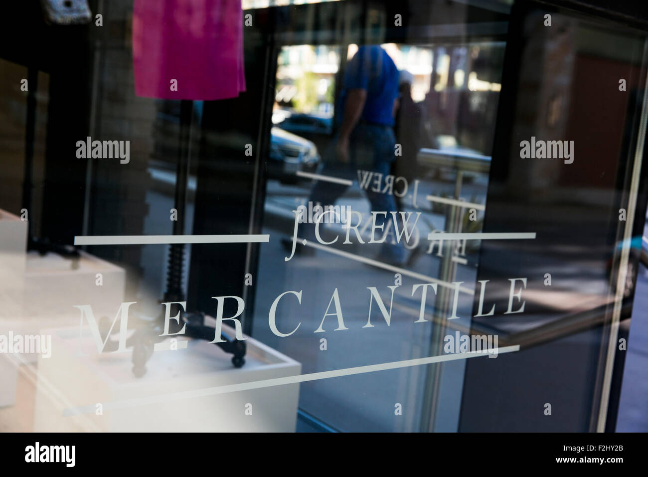 Un logo affiche à l'extérieur d'un J.Crew Mercantile store à Dallas, Texas le 12 septembre 2015. Banque D'Images