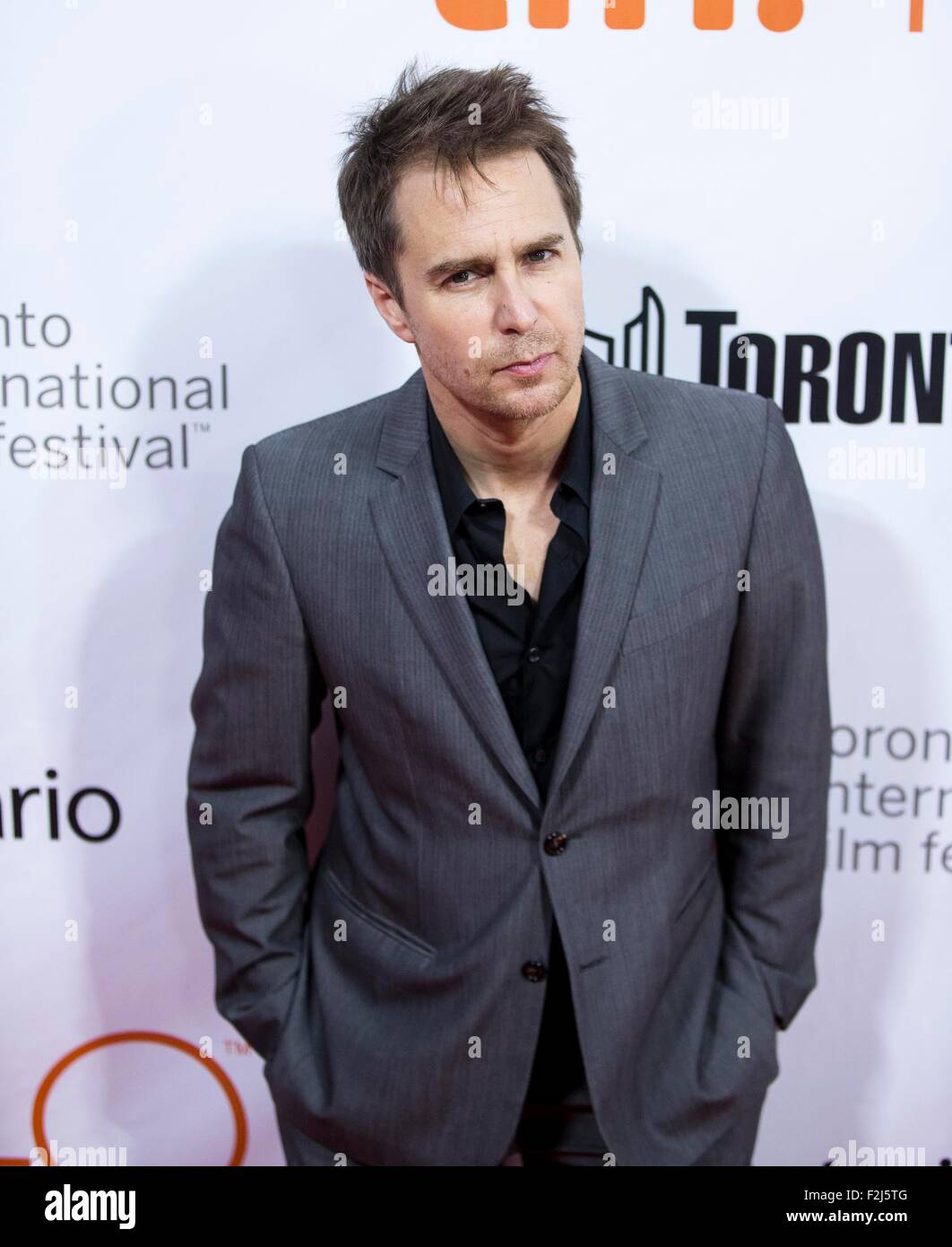 Toronto, Canada. 19 Sep, 2015. Acteur Sam Rockwell pose pour photos avant la première mondiale de la film de clôture 'Mr. Juste' au Roy Thomson Hall pendant le 40e Festival International du Film de Toronto à Toronto, Canada, le 19 septembre 2015. Credit : Zou Zheng/Xinhua/Alamy Live News Banque D'Images