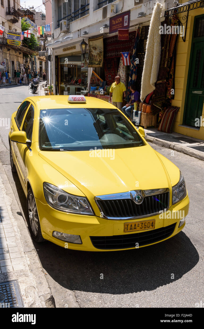 Yellow taxi grec à Athènes, Grèce Photo Stock Alamy