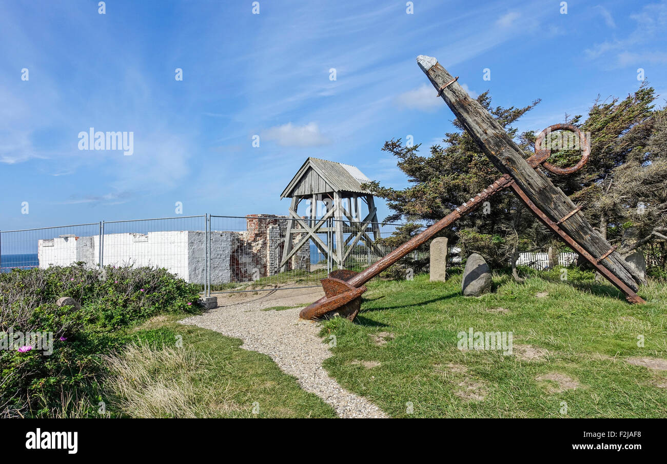 Maarup Kirke (église) ruine en Lønstrup Danemark Jutland en démolition avec frégate britannique le croissant de l'ancre en foregrund Banque D'Images