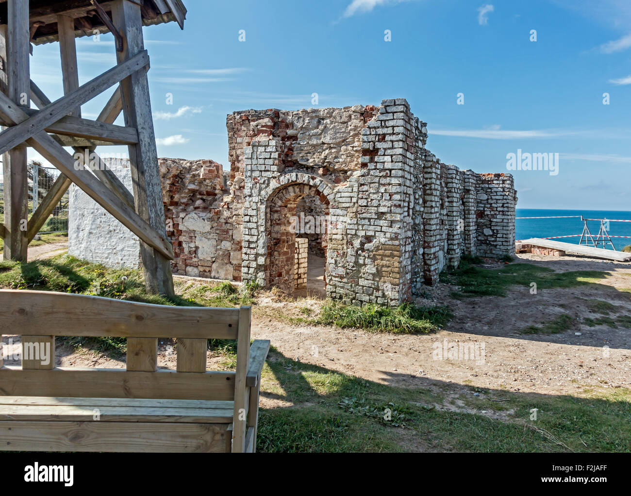 Maarup Kirke (église) ruine en Lønstrup Danemark Jutland dans le processus de démolition que la mer du Nord s'insinue. Banque D'Images