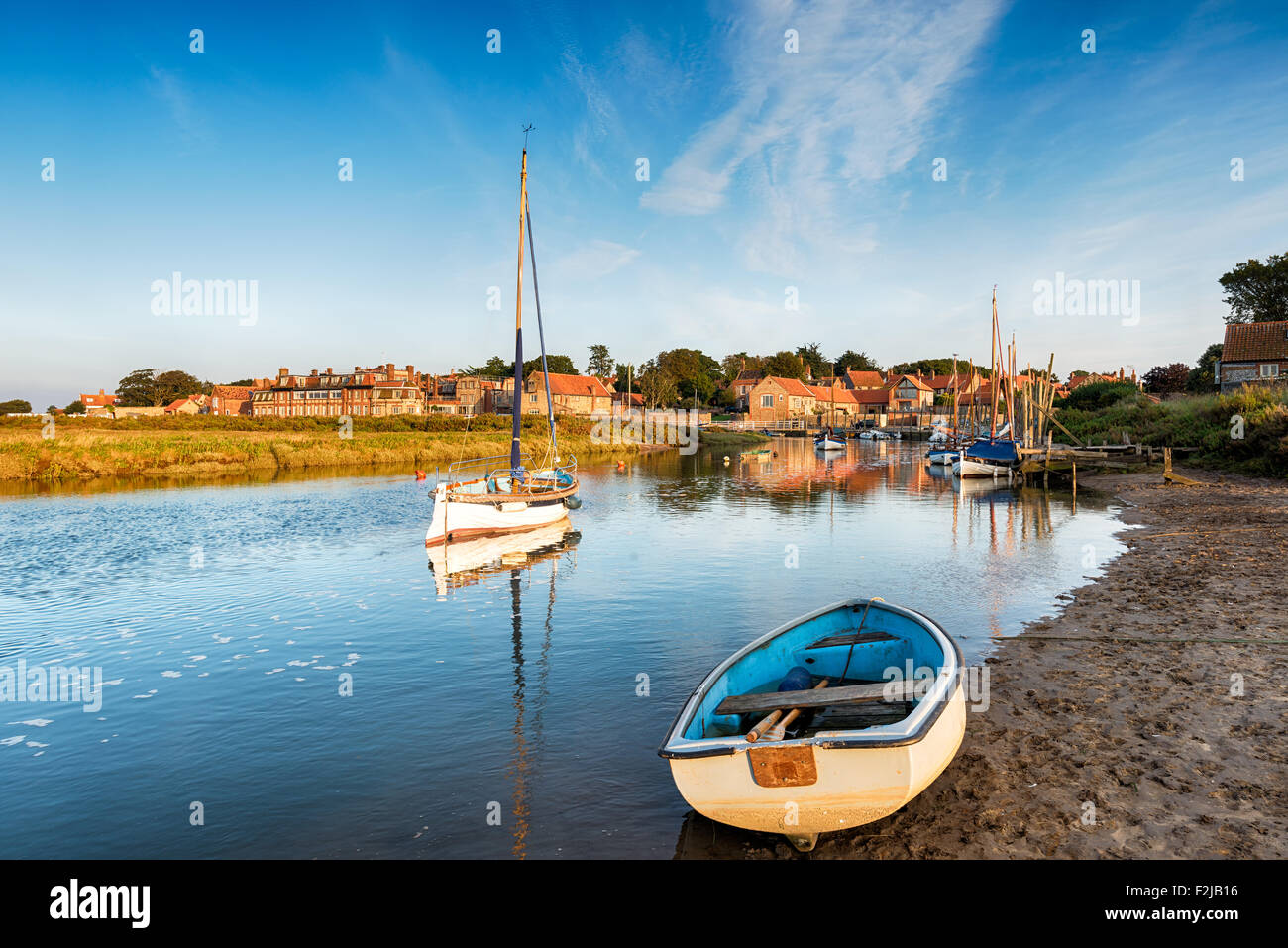 Bateaux à Blakeney sur la côte de Norfolk Banque D'Images