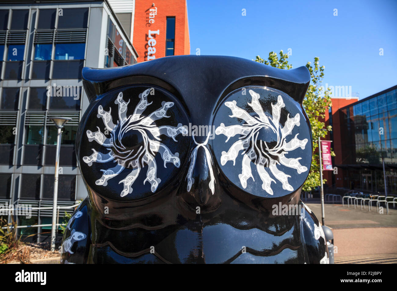 La sculpture de hibou « Bone Ranger » devant l'École d'informatique du campus de l'Université de Birmingham, qui fait partie du Big Hoot Birmingham 2015 Banque D'Images