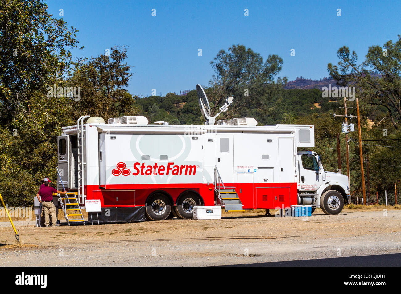 Un État agricole Assurance mobile bureau de San Andreas en Californie après l'incendie de septembre 2015 Butte Banque D'Images