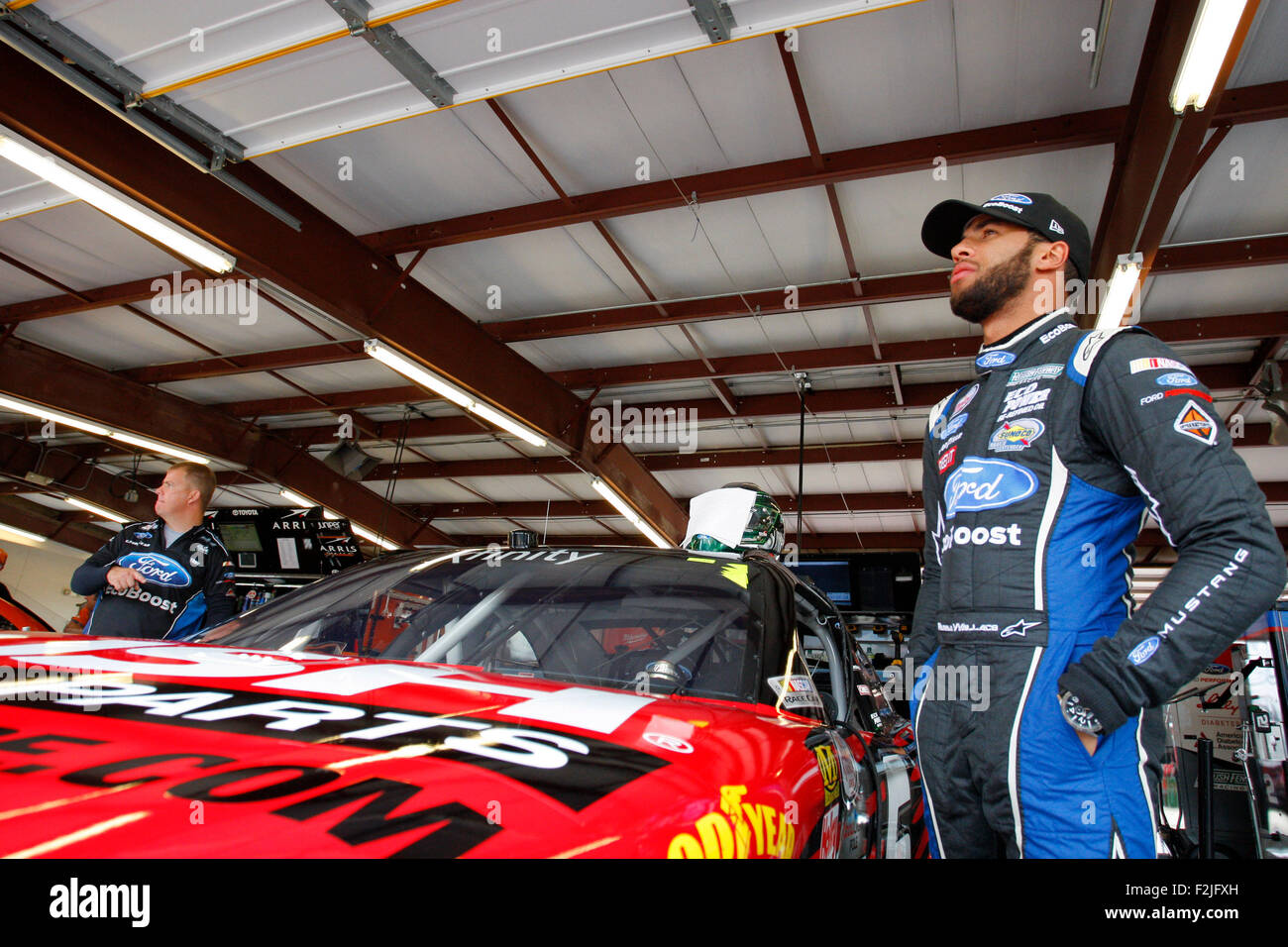 Joliet, Illinois, USA. 18 Sep, 2015. Joliet, Illinois - Sep 18, 2015 : Darrell Wallace Jr (6) traîne dans le garage pendant la pratique de l'myAFibRisk.com 400 à Chicagoland Speedway à Joliet, Illinois. © csm/Alamy Live News Banque D'Images