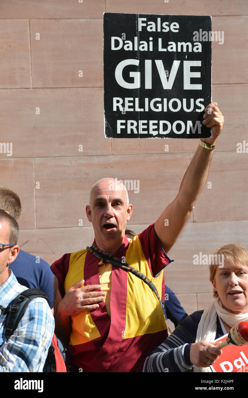 Dalaï-lama et les membres de la communauté de Shougdèn protester visite du dalaï-Lama London 2015 Banque D'Images