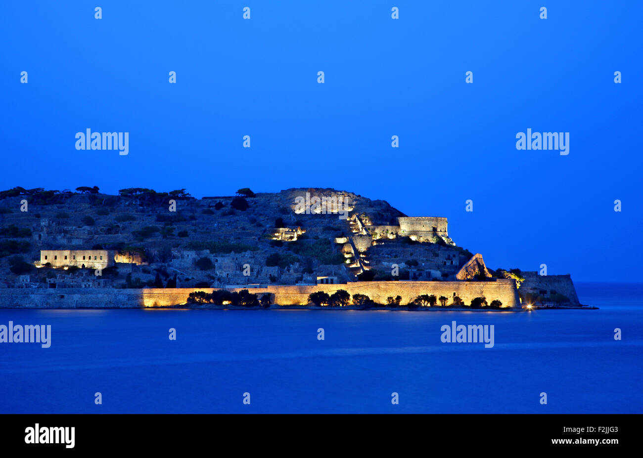 L'île de Spinalonga et son château, ancienne léproserie, dans la baie de Mirabello, préfecture de Lassithi, Crète, Grèce Banque D'Images