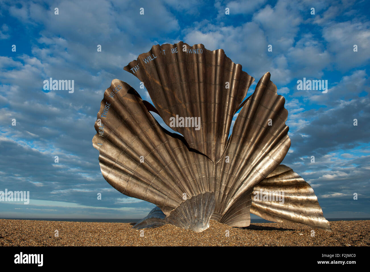 Le pétoncle, une sculpture pour célébrer Benjamin Britten par Maggi Hambling, plage de Suffolk Aldeburgh england UK Banque D'Images