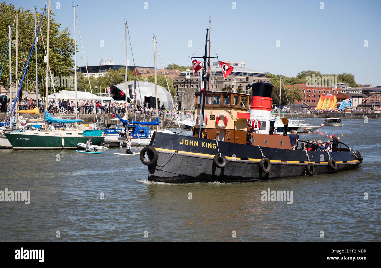 Le remorqueur de John King navigation le long de port flottant du Bristol au cours de l'Harbour festival Bristol UK Banque D'Images