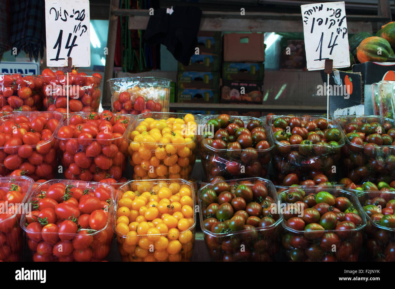 Des tomates pour la vente au marché de Carmel, Tel Aviv, Israël Banque D'Images