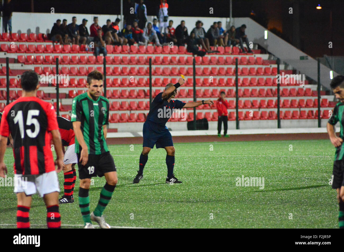 Gibraltar. 19 Septembre, 2015. Premier League des Champions de l'Imps Rouge Lincoln a commencé la saison de gagner leur premier trophée contre Europa FC après un temps supplémentaire de les placer dans le but de mener 3-2 à la suite d'une 90 min 2-2 draw. Le match a été joué au stade Victoria le samedi 19 septembre 2015 devant quelque 200 fans. Un match très compétitif vu Lincoln prendre la tête deux fois avant d'Europa FC égalisée dans les derniers instants de la 90mn forçant plus de temps. Crédit : Stephen Ignacio/Alamy Live News Banque D'Images