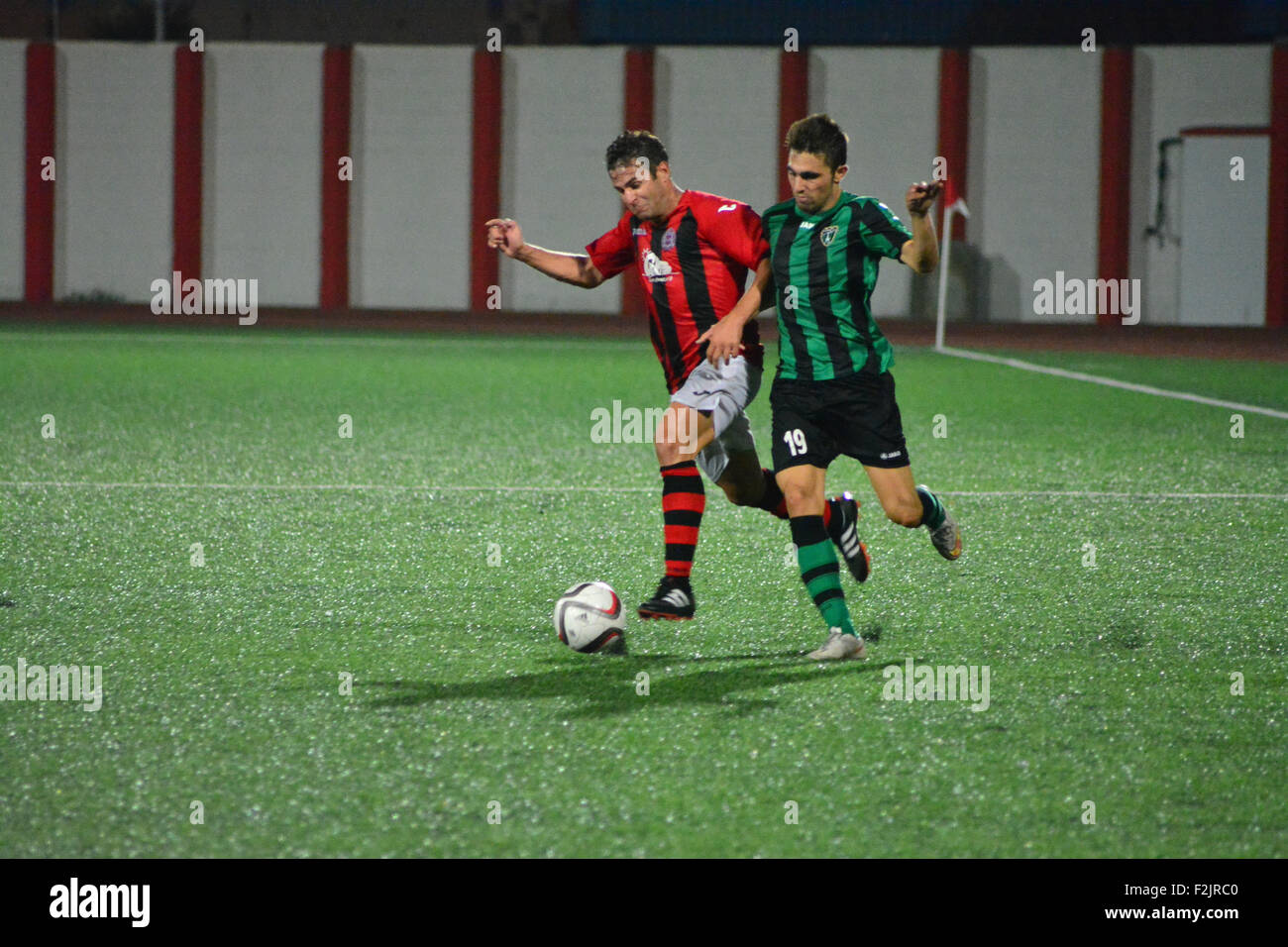 Gibraltar. 19 Septembre, 2015. Premier League des Champions de l'Imps Rouge Lincoln a commencé la saison de gagner leur premier trophée contre Europa FC après un temps supplémentaire de les placer dans le but de mener 3-2 à la suite d'une 90 min 2-2 draw. Le match a été joué au stade Victoria le samedi 19 septembre 2015 devant quelque 200 fans. Un match très compétitif vu Lincoln prendre la tête deux fois avant d'Europa FC égalisée dans les derniers instants de la 90mn forçant plus de temps. Crédit : Stephen Ignacio/Alamy Live News Banque D'Images