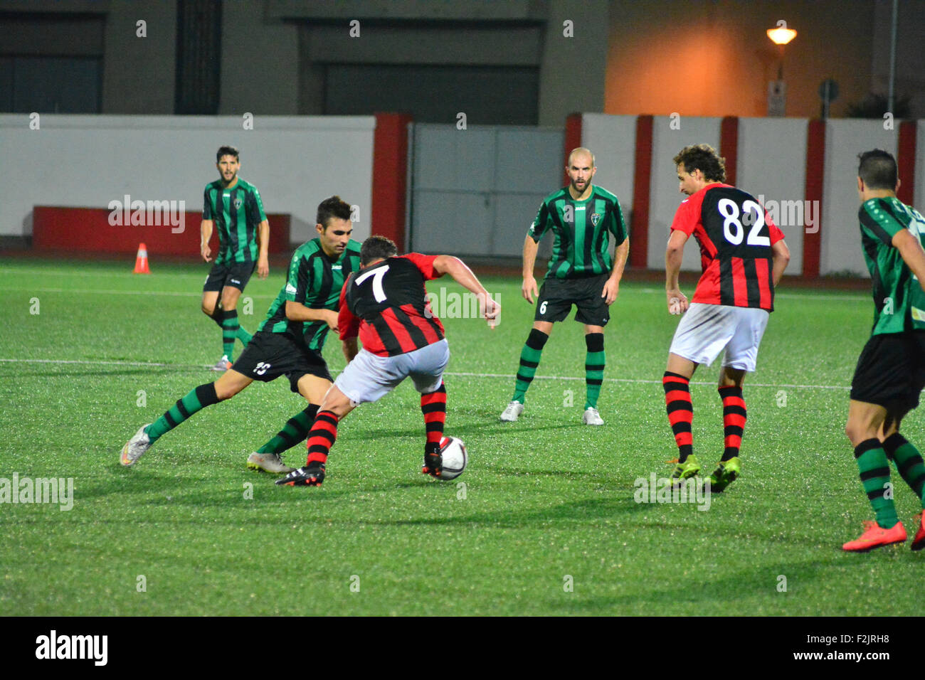 Gibraltar. 19 Septembre, 2015. Premier League des Champions de l'Imps Rouge Lincoln a commencé la saison de gagner leur premier trophée contre Europa FC après un temps supplémentaire de les placer dans le but de mener 3-2 à la suite d'une 90 min 2-2 draw. Le match a été joué au stade Victoria le samedi 19 septembre 2015 devant quelque 200 fans. Un match très compétitif vu Lincoln prendre la tête deux fois avant d'Europa FC égalisée dans les derniers instants de la 90mn forçant plus de temps. Crédit : Stephen Ignacio/Alamy Live News Banque D'Images