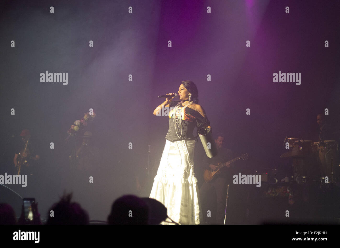 Hollywood, Californie, États-Unis d'Amérique. 19 Sep, 2015. La chanteuse mexicaine Lila Downs effectue au Pantages Theatre le samedi 19 septembre 2015 à Hollywood, Californie.Arorizo ARORIZO © Armando ARMANDO/Prensa Internacional/ZUMA/Alamy Fil Live News Banque D'Images