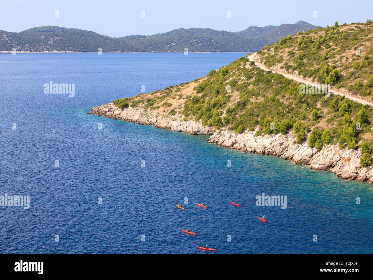 Kayak dans la mer croate. Brsecine Banque D'Images