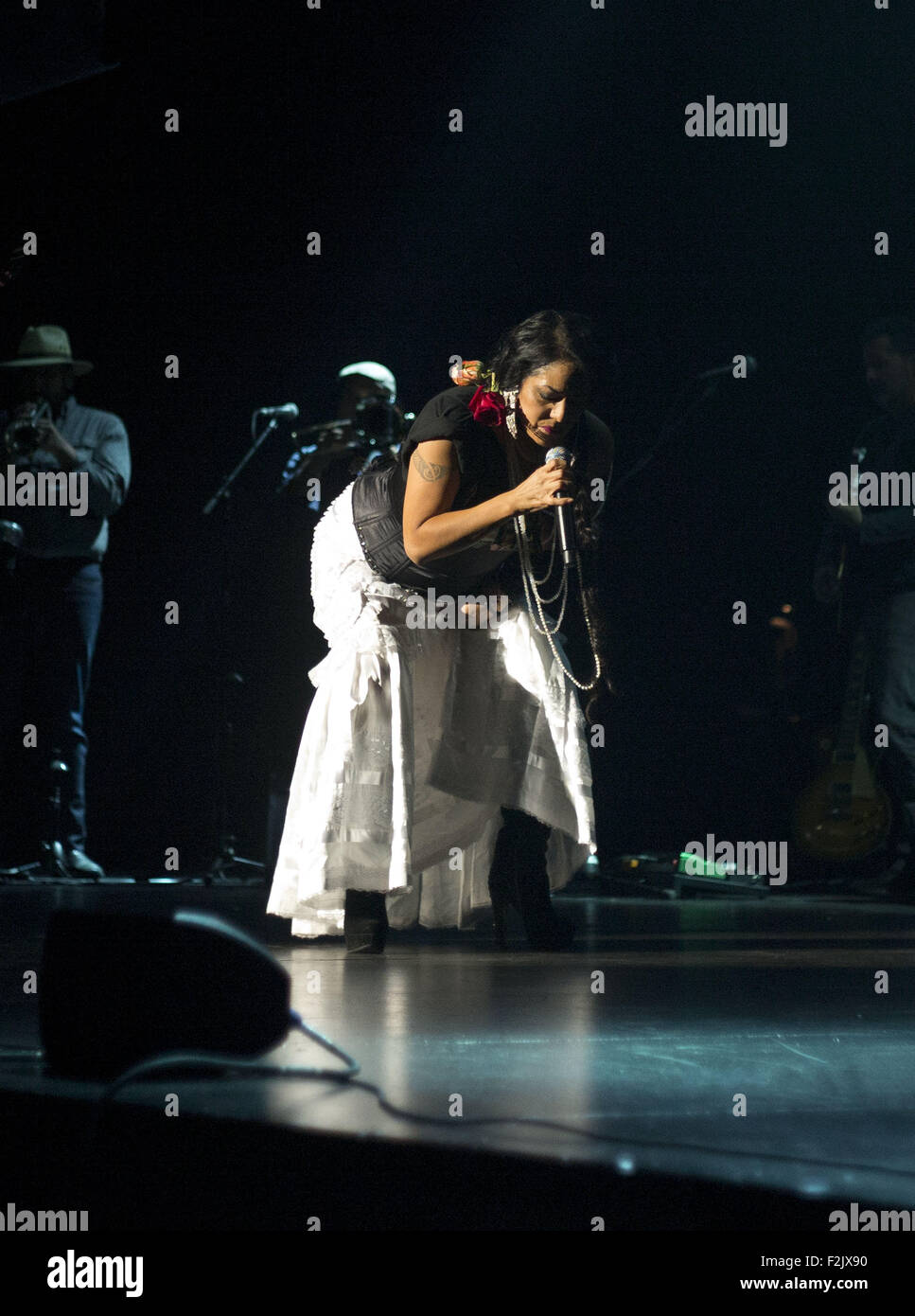 Hollywood, Californie, États-Unis d'Amérique. 19 Sep, 2015. La chanteuse mexicaine Lila Downs effectue au Pantages Theatre le samedi 19 septembre 2015 à Hollywood, Californie.Arorizo ARORIZO © Armando ARMANDO/Prensa Internacional/ZUMA/Alamy Fil Live News Banque D'Images