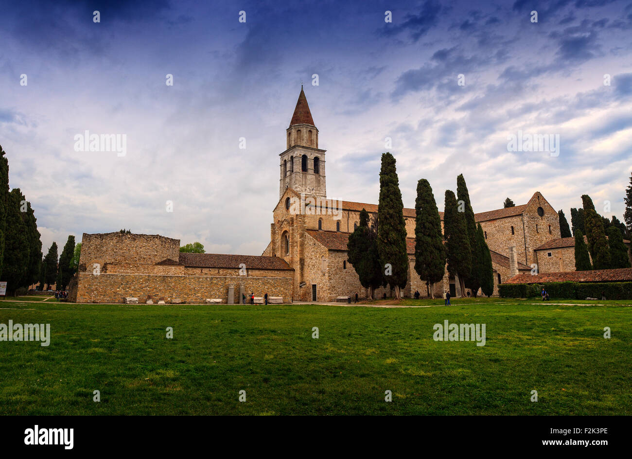 Vue sur la Basilique Santa Maria Assunta et clocher d'Aquilée, en Italie. Aquilée est classé au Patrimoine Mondial de l'UNESCO Banque D'Images