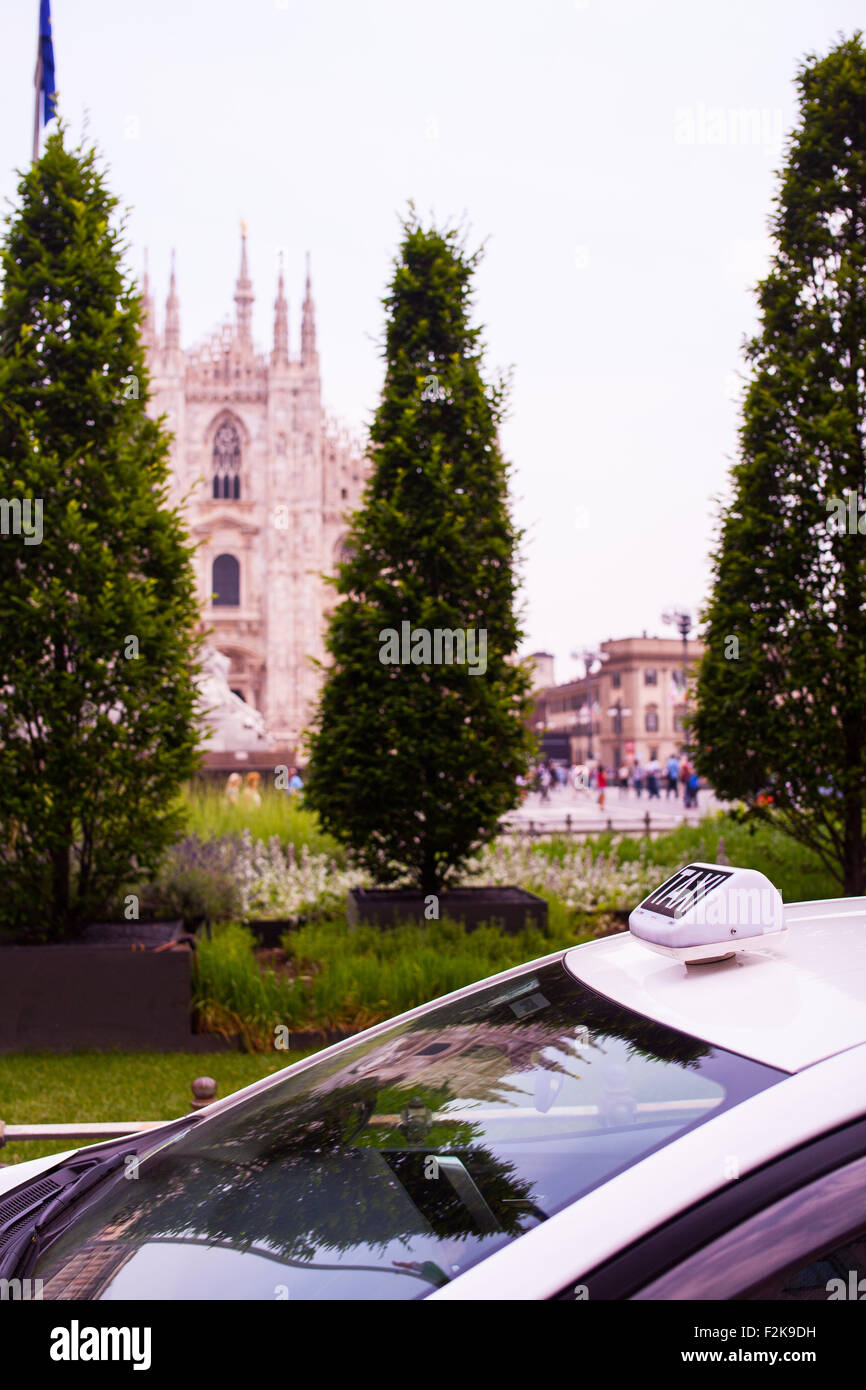 Voir de Taxi parking à Milan Banque D'Images