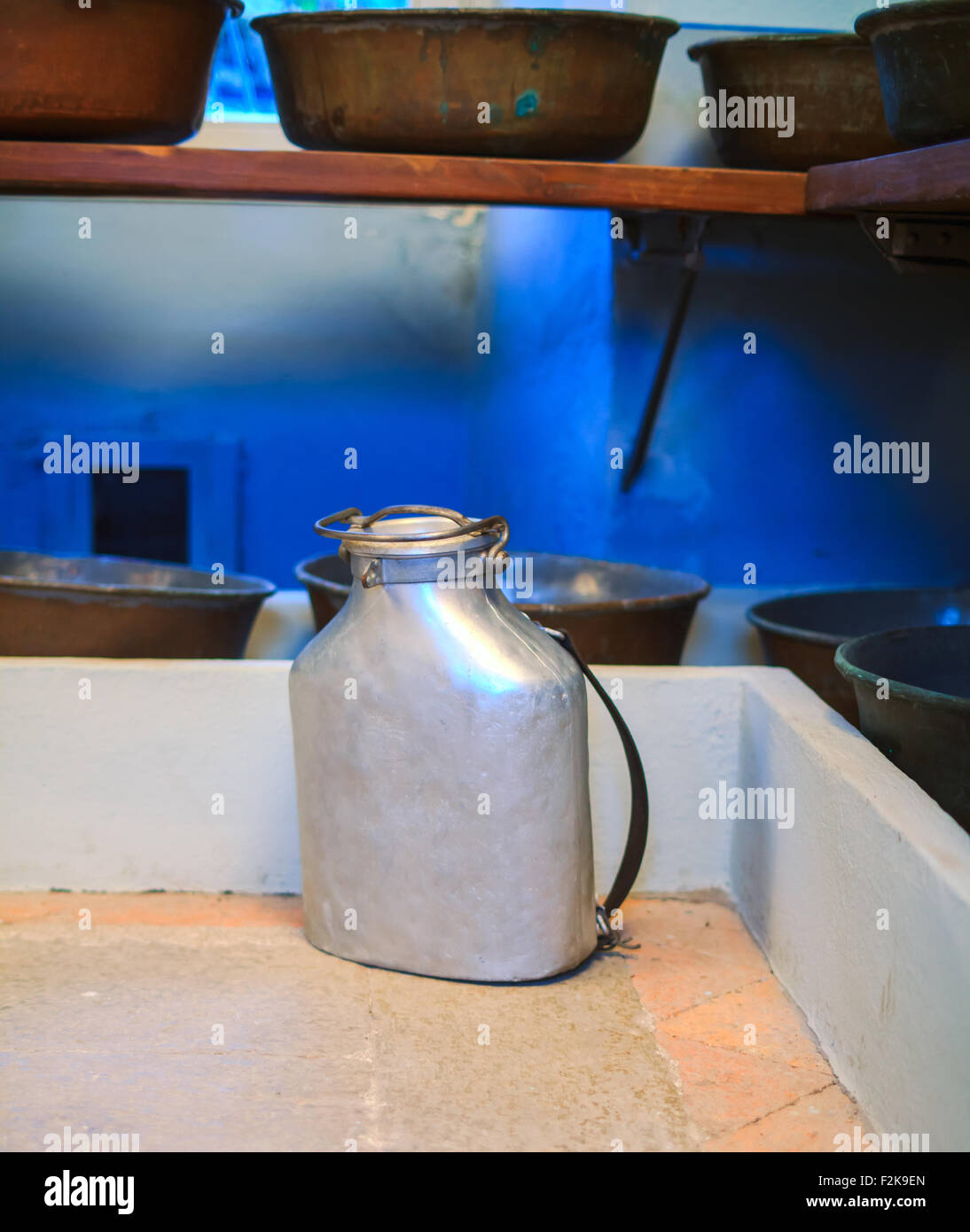 Lugano, ITALIE - Mai 15 : Vue de l'ancienne lait en aluminium peuvent le 15 mai, 2015 Banque D'Images