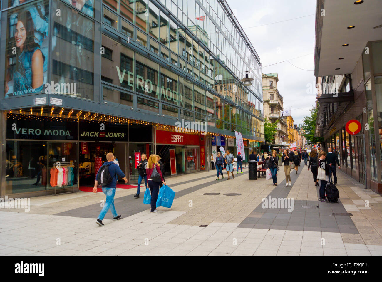 Drottninggatan, principale rue commerçante piétonne, Stockholm, Suède Banque D'Images