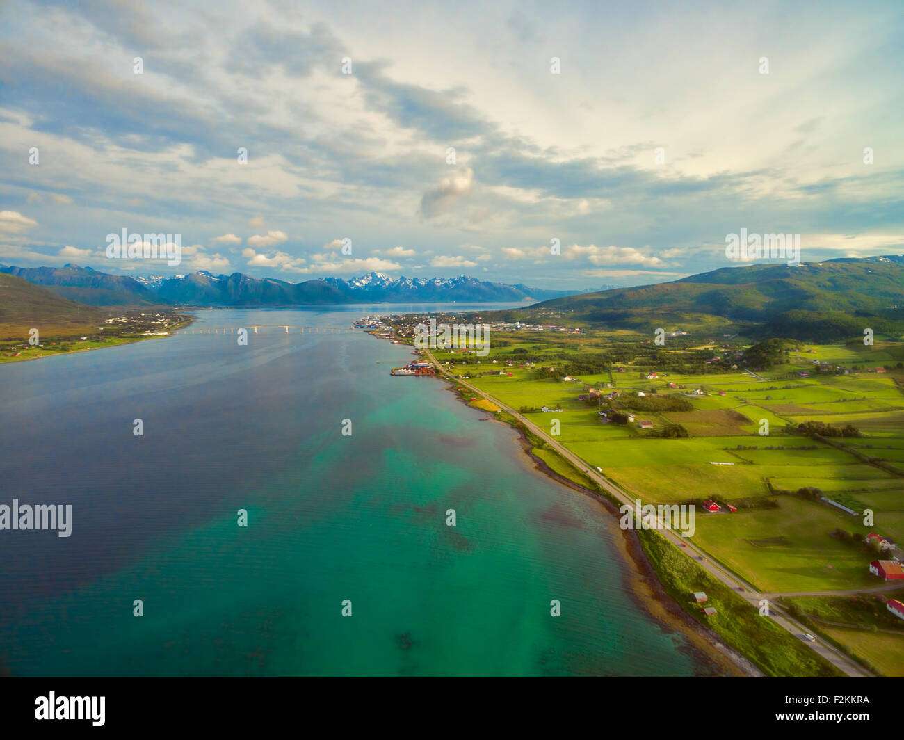 Sortland sur îles Vesteralen en Norvège de la part d'air Banque D'Images