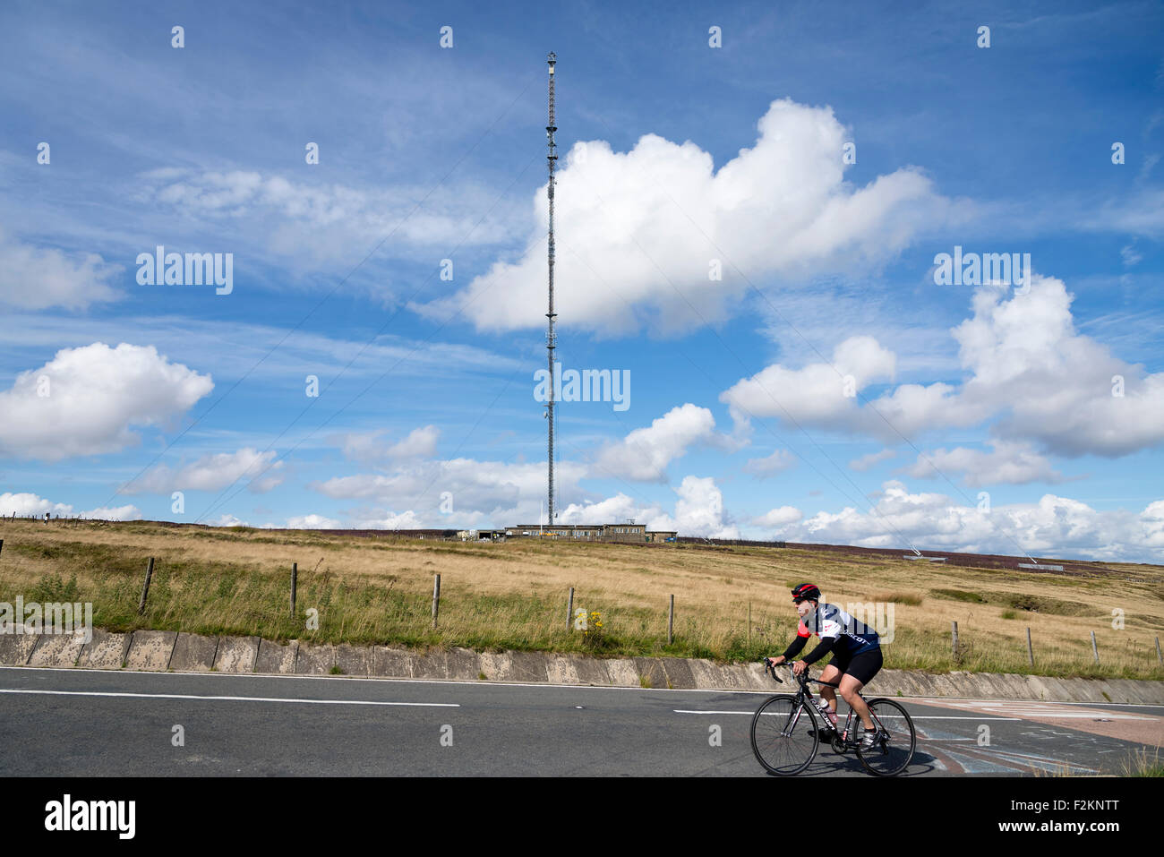 L'émetteur de télévision de Holme Moss antenne en Holme Moss connu sous le nom de la grande tour dans le West Yorkshire Pennines. Nord Ouest Fra Banque D'Images
