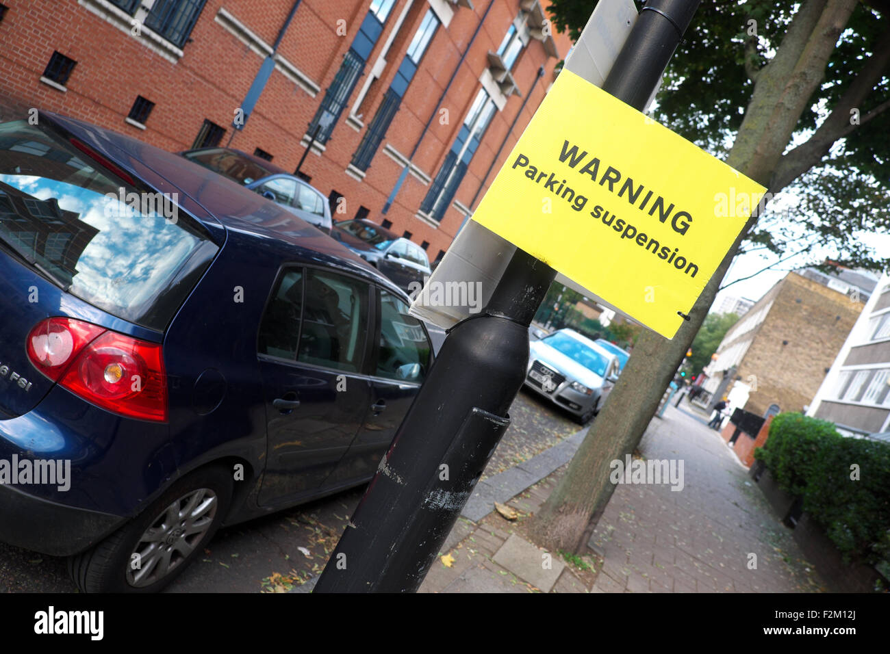 London UK Avis d'avertissement à propos de signer des aires de stationnement Parking Suspension suspendue dans Islington Banque D'Images