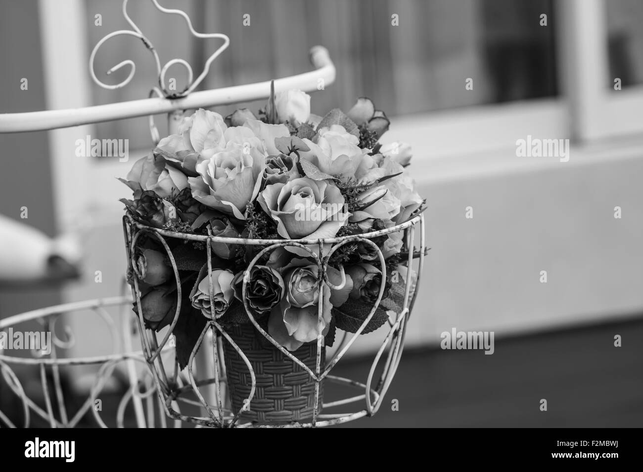 Bouquet de fleurs sur un vélo Banque D'Images