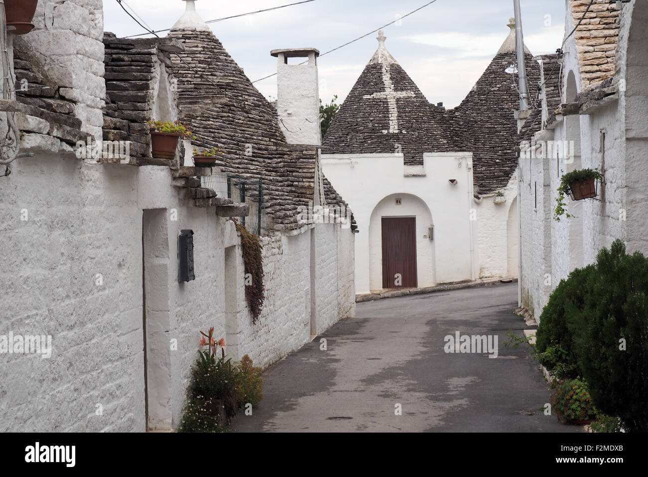 Dans le quartier de Monti Trulli d'Alberobello. Banque D'Images