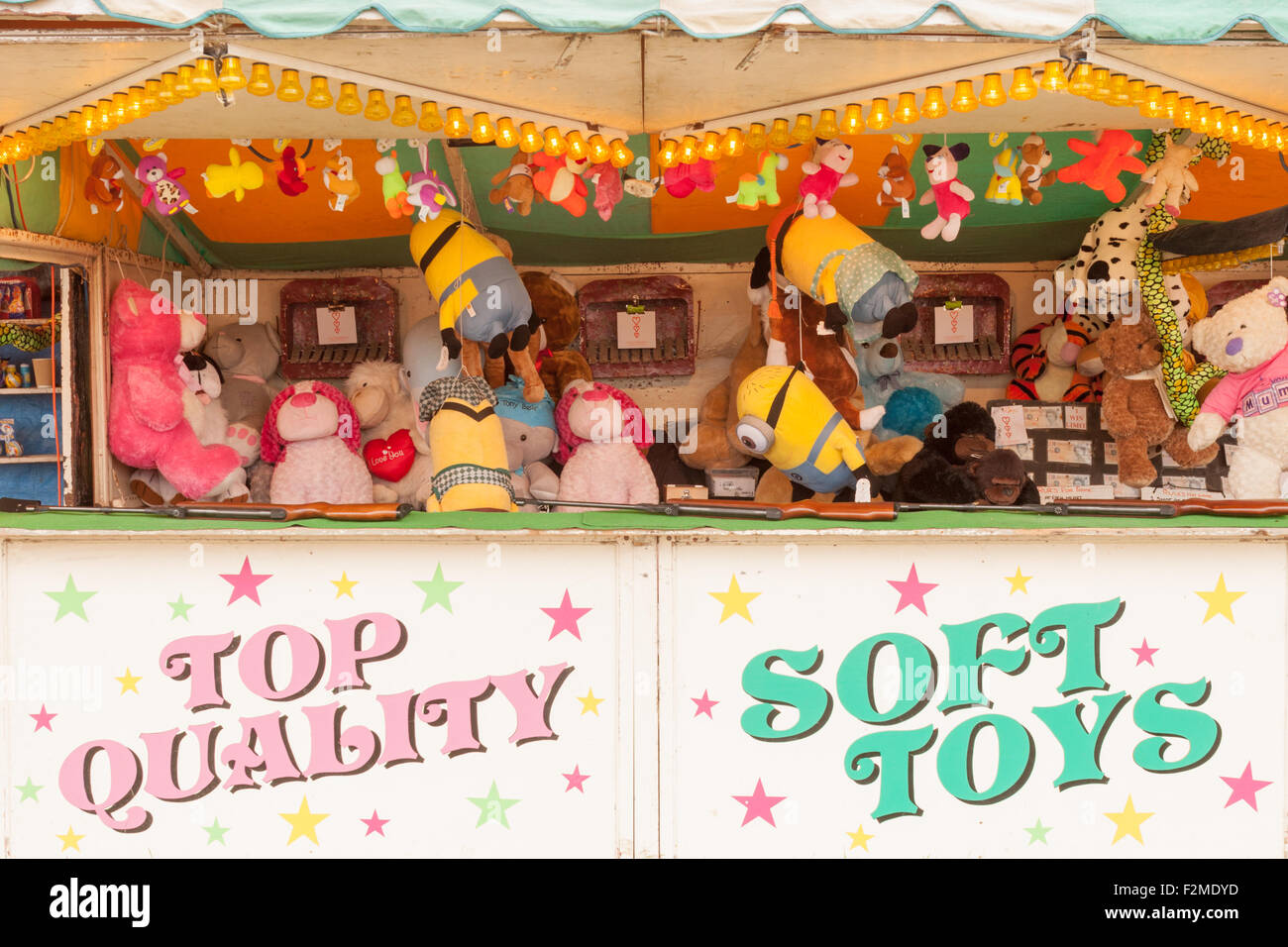 Fête foraine stand où vous gagnez un doudou comme prix Banque D'Images