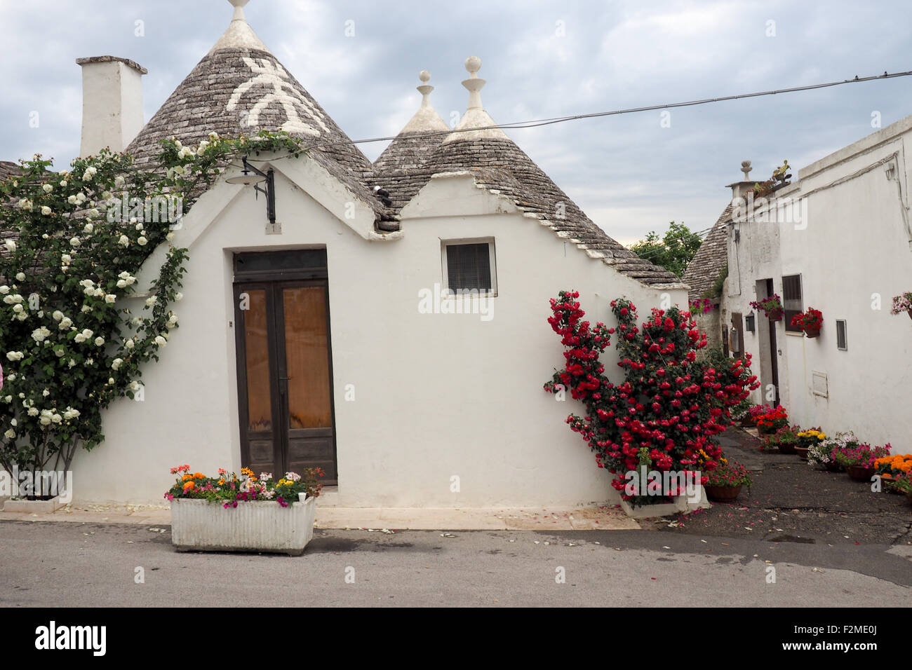 Dans le quartier de Monti Trulli d'Alberobello. Banque D'Images