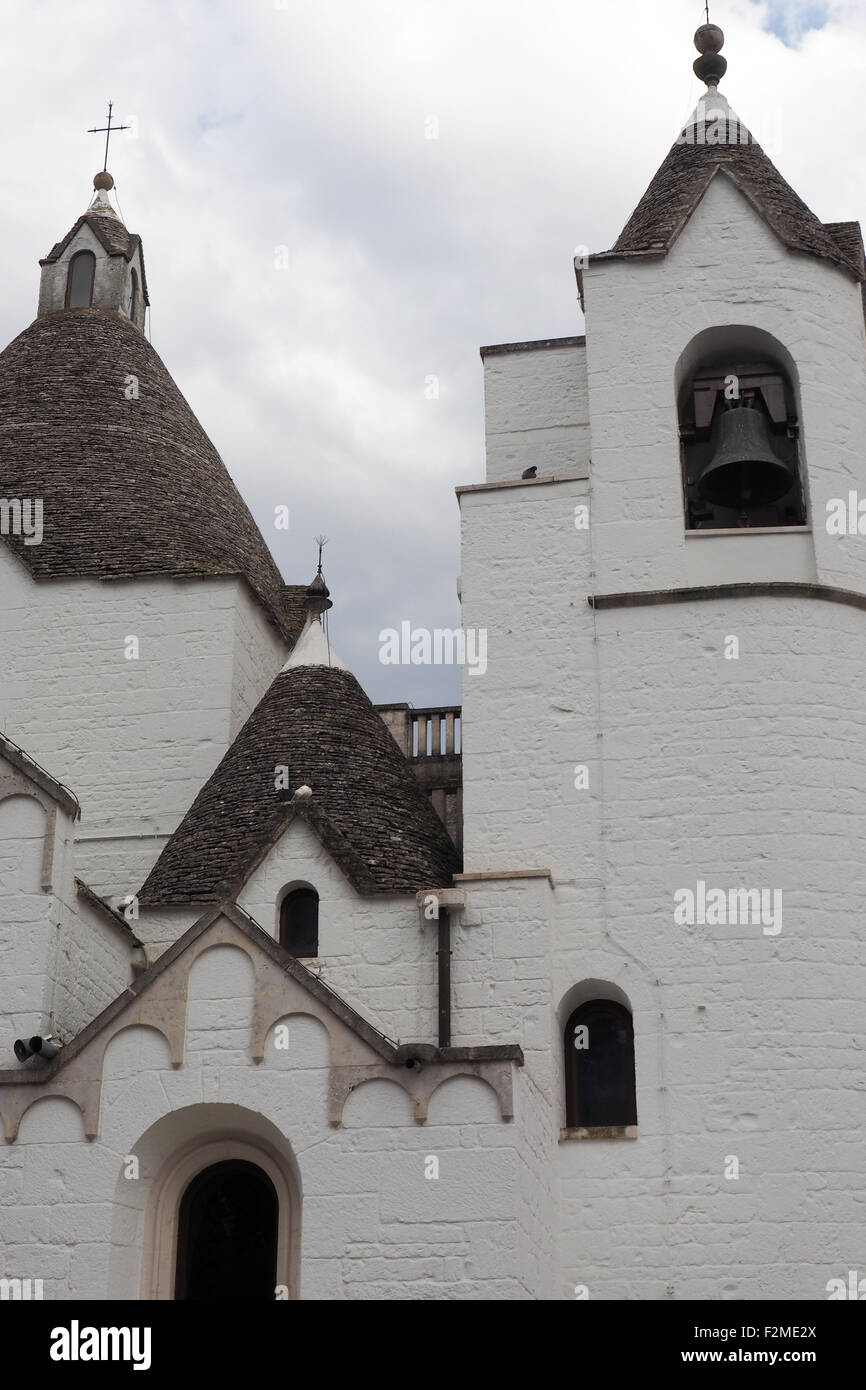 Façade de l'église de San Antonio, Alberobello. Banque D'Images
