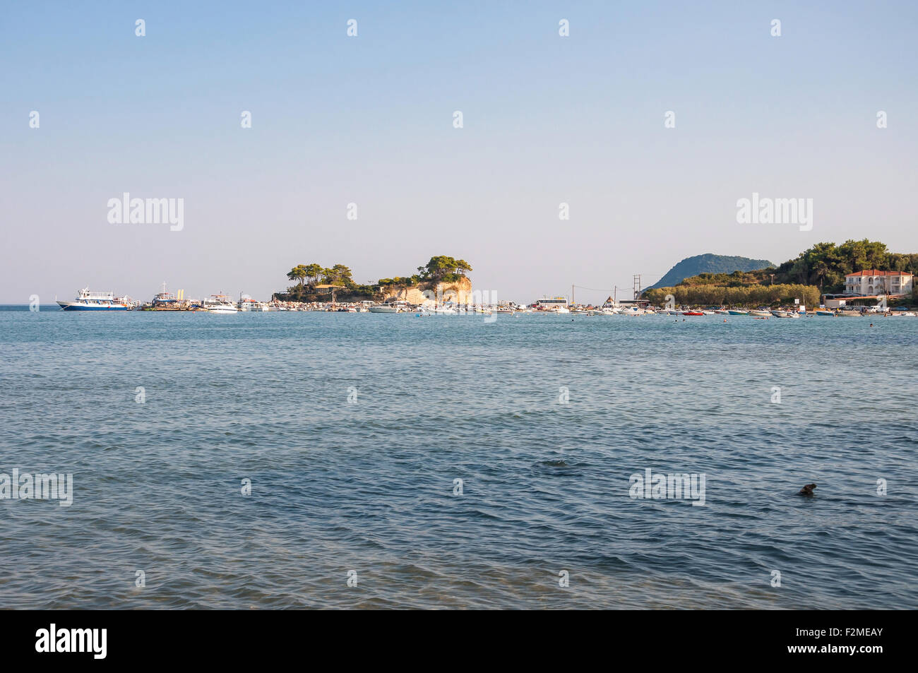 L'île de Cameo et Agios Sostis port sur Zakynthos, Grèce Banque D'Images
