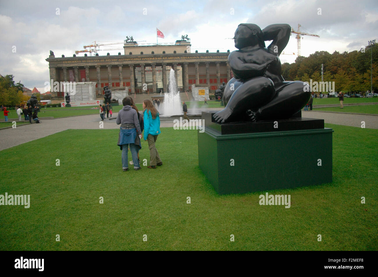 Skulpturen von Fernando Botero vor dem Alten Museum, Museumsinsel, Berlin-Mitte. Banque D'Images