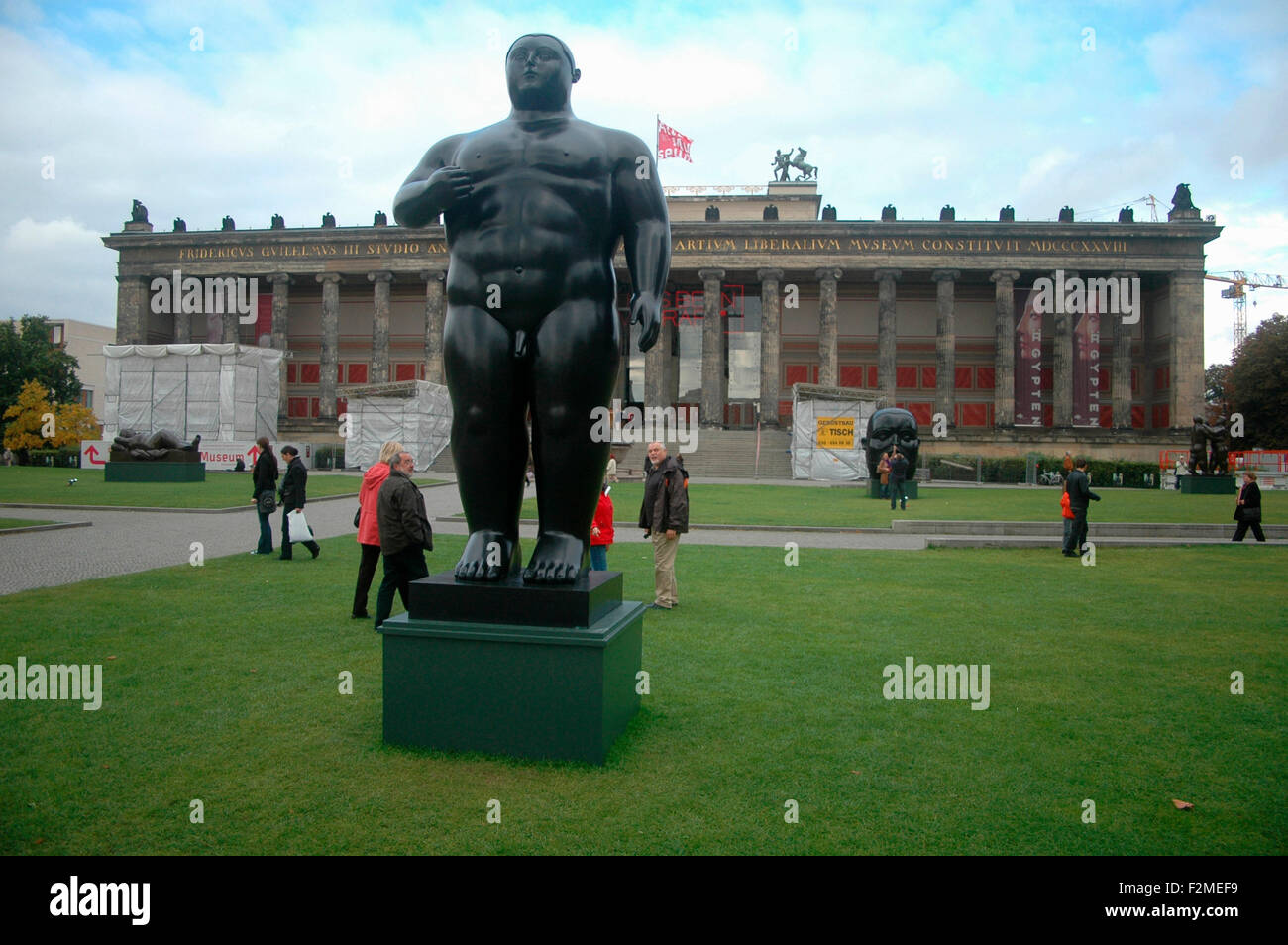 Skulpturen von Fernando Botero vor dem Alten Museum, Museumsinsel, Berlin-Mitte. Banque D'Images