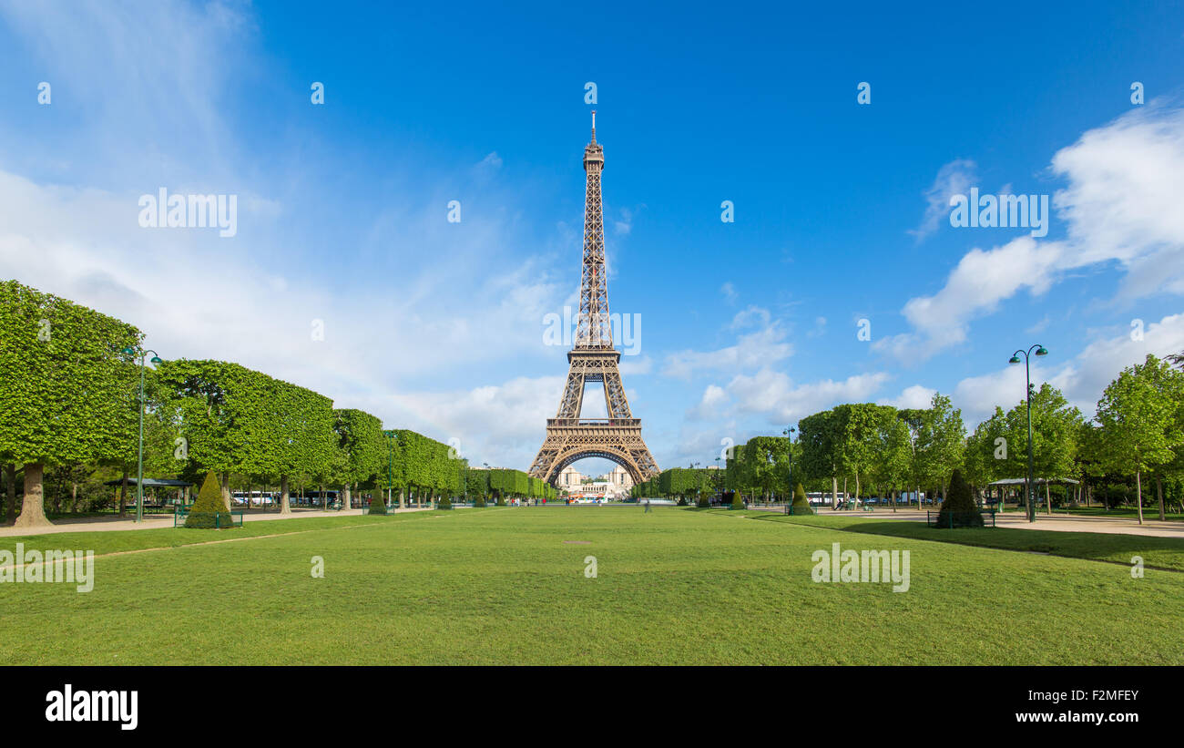 Parc du Champ de Mars, Tour Eiffel, Paris, France Banque D'Images