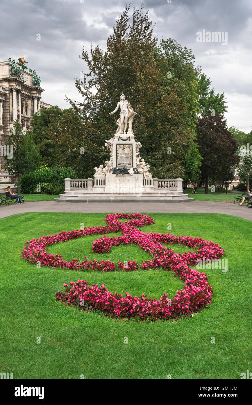 Burggarten parc Mozart, statue de Mozart dans le Burggarten Park dans le centre (Innere Stadt) de Vienne, Vienne, Autriche. Banque D'Images