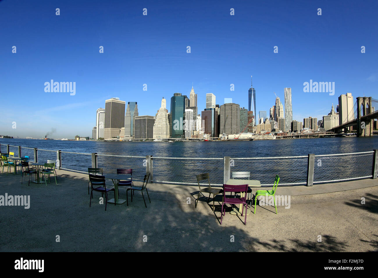 Vue sur lower Manhattan Skyline de Brooklyn Bridge Park New York City Banque D'Images