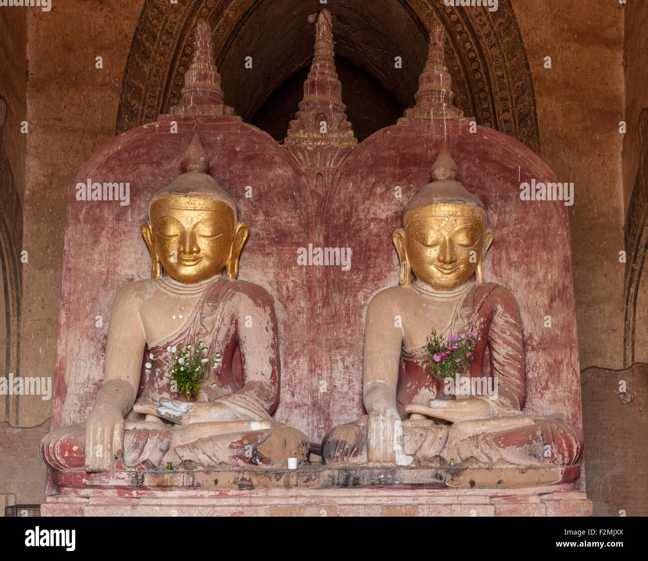 Maitreya Bouddha Gautama et lits jumeaux statues du 12e siècle à Dhammayangyi Pagode, Bagan, Myanmar Banque D'Images