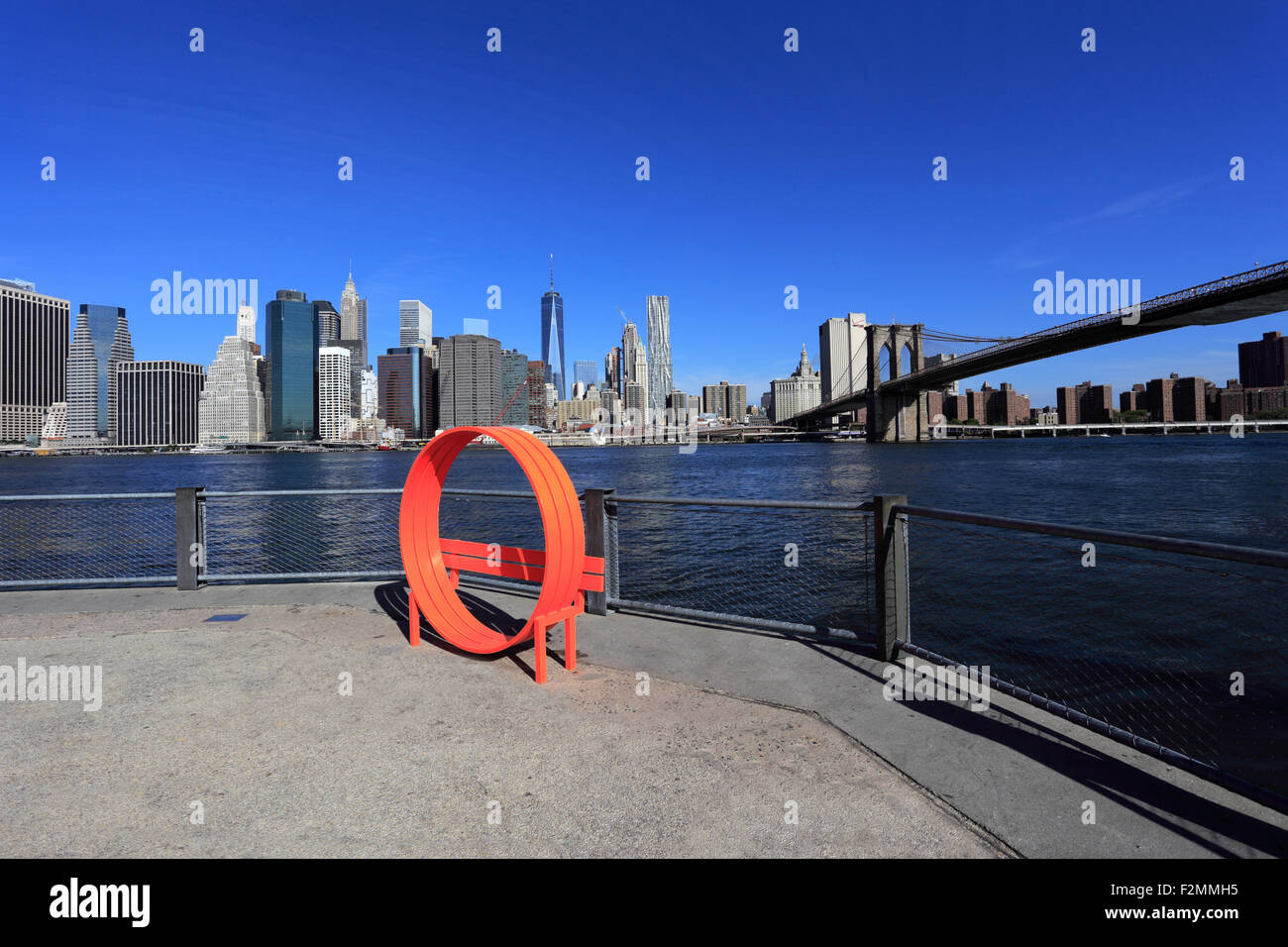 Vue de Manhattan et Brooklyn Bridge de Fulton Landing park brooklyn New York City Banque D'Images