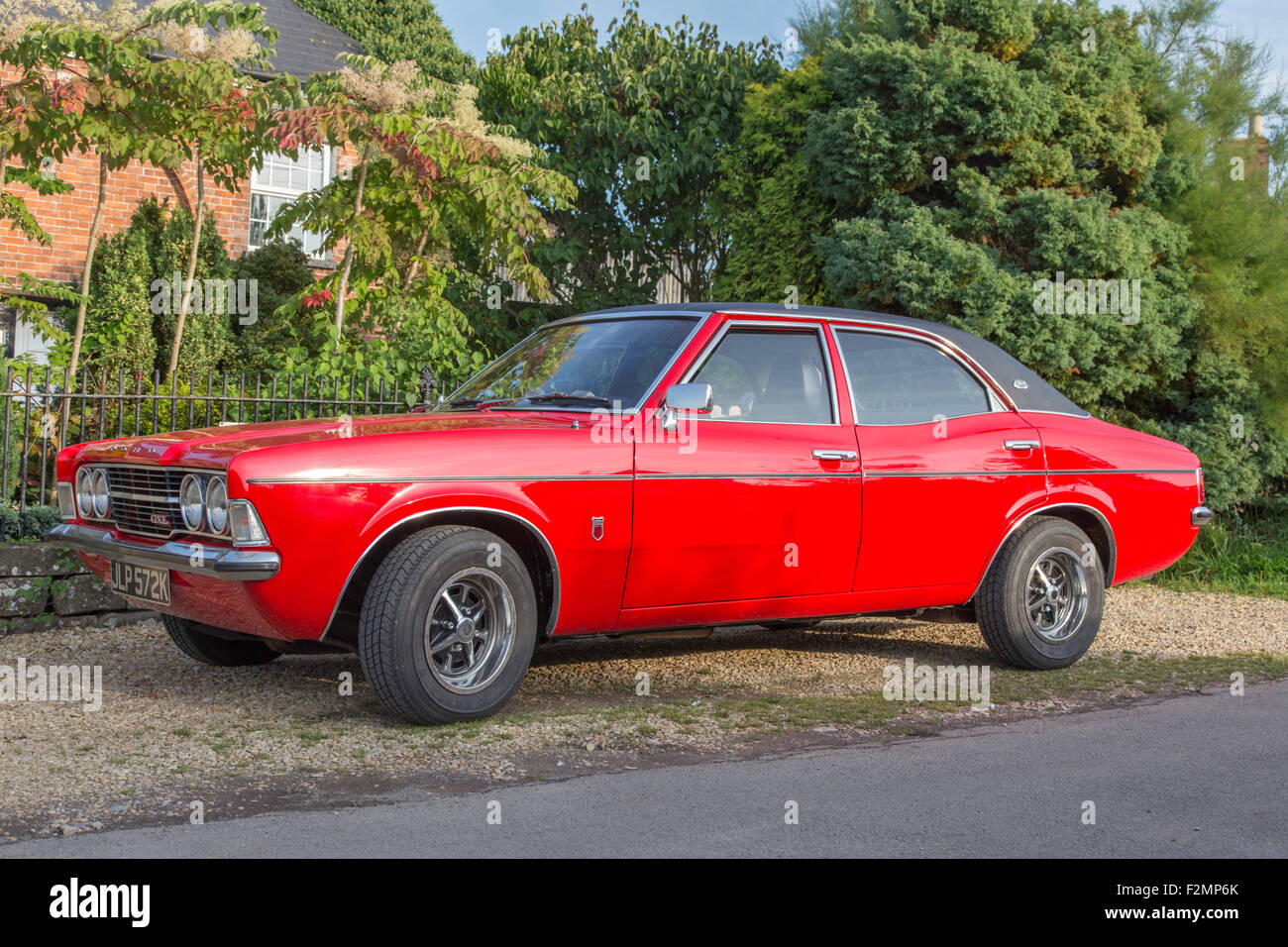 Un rouge 1972 Ford Cortina Mk3 à quatre portes GXL Banque D'Images